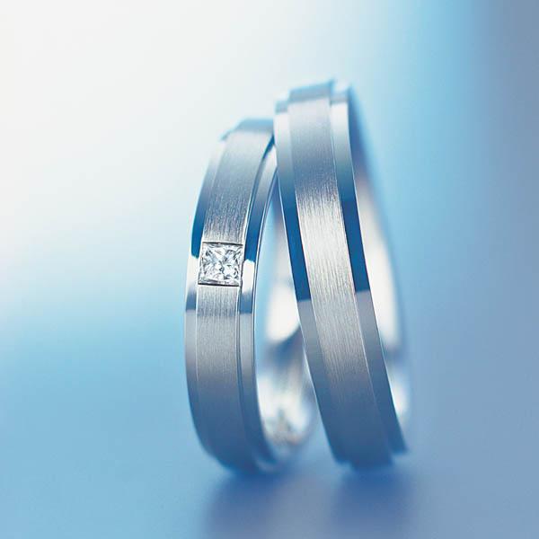 WEDDING RING PRINCESS CUT DIAMOND FLUSH SET- 450 MM RING ON LEFT