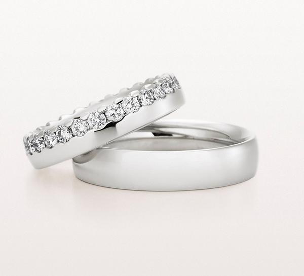 DIAMOND ETERNITY WEDDING RING BRIGHT FINISH 45MM - RING ON TOP